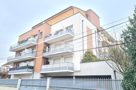 Appartement 3 Pièces avec Terrasse et Box double